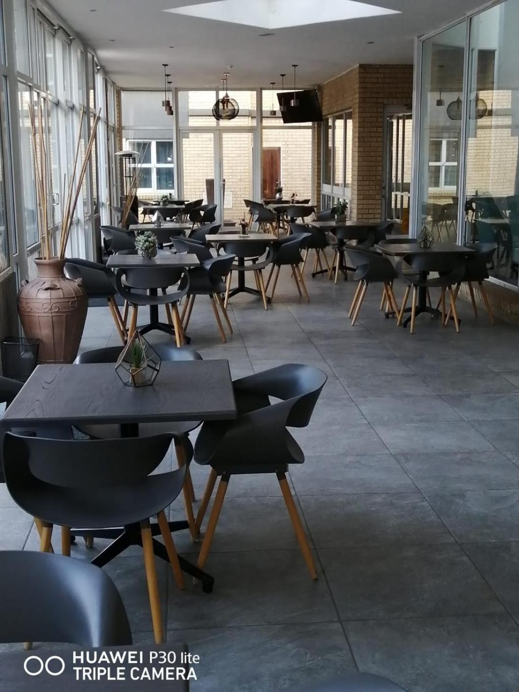 Holiday Inn Johannesburg Airport By Ihg Kempton Park Buitenkant foto