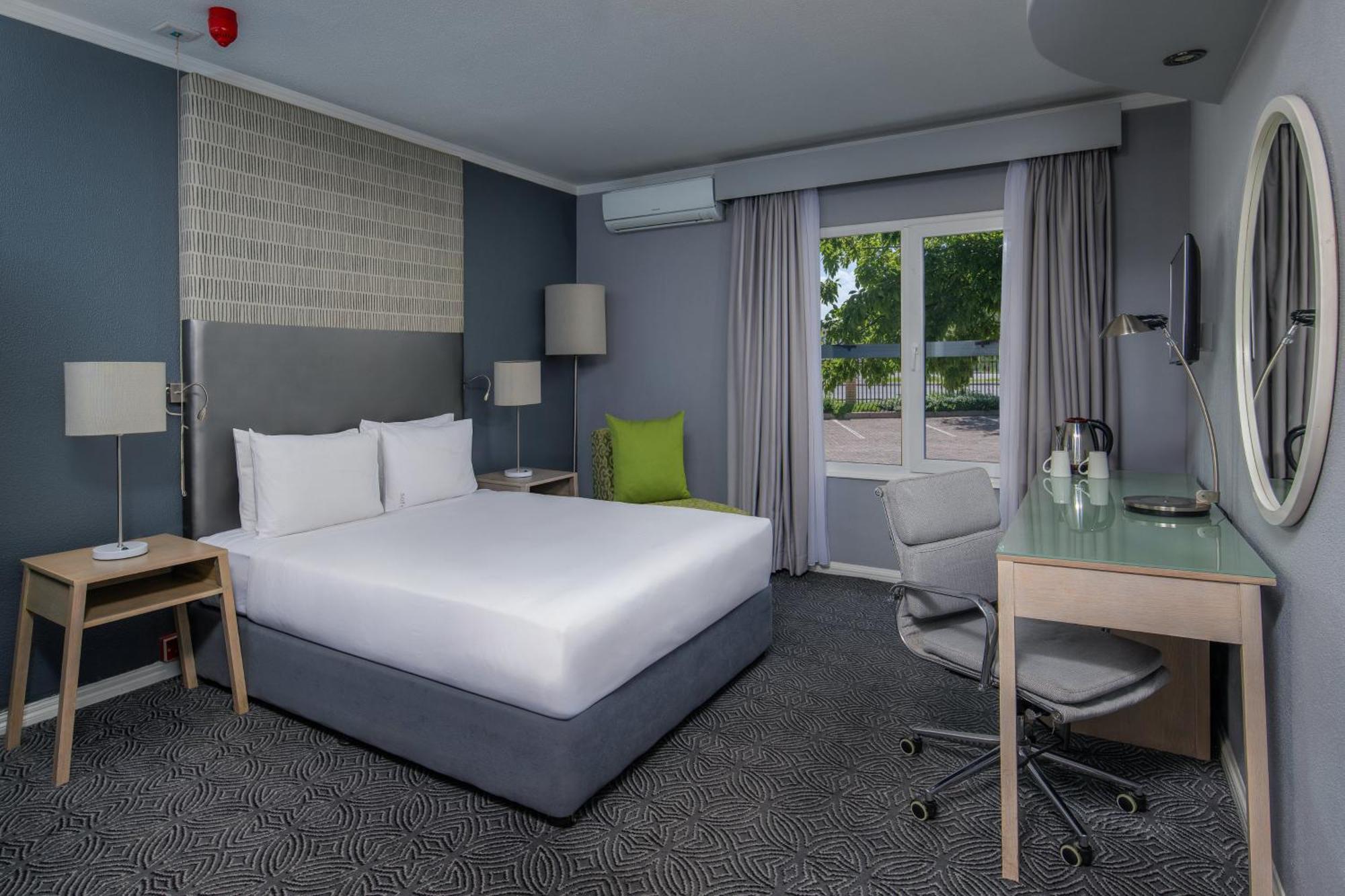 Holiday Inn Johannesburg Airport By Ihg Kempton Park Buitenkant foto