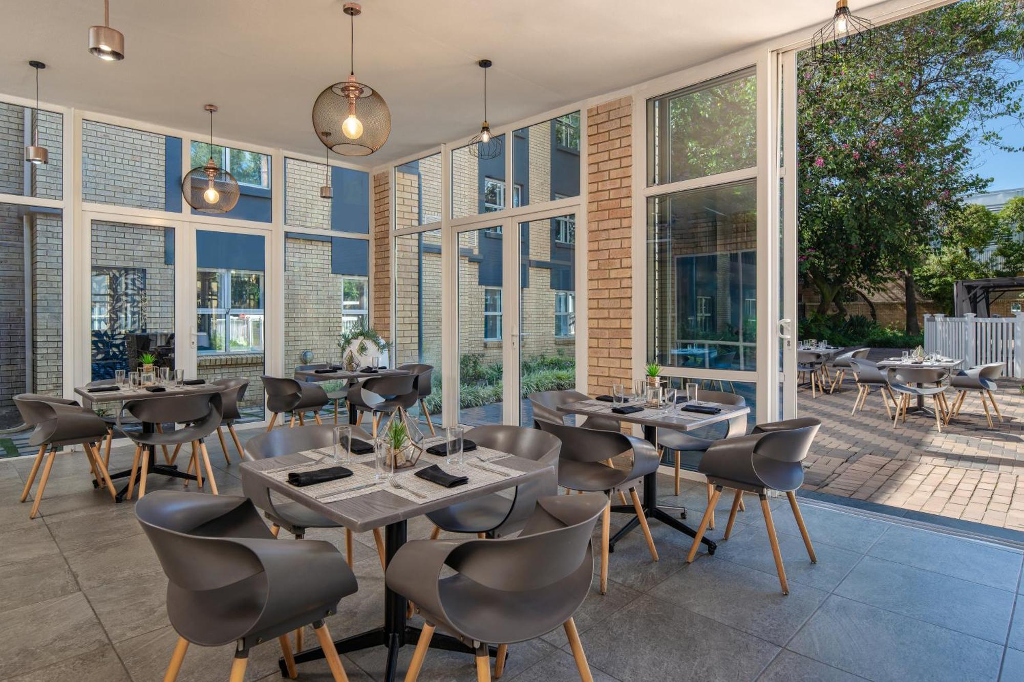 Holiday Inn Johannesburg Airport By Ihg Kempton Park Buitenkant foto